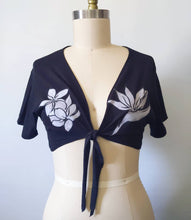 Load image into Gallery viewer, Shelley Belly Twist Tie Bra Crop sz M/L