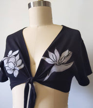 Load image into Gallery viewer, Shelley Belly Twist Tie Bra Crop sz M/L