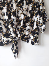 Load image into Gallery viewer, Vintage Aloha Tie Crop Tops